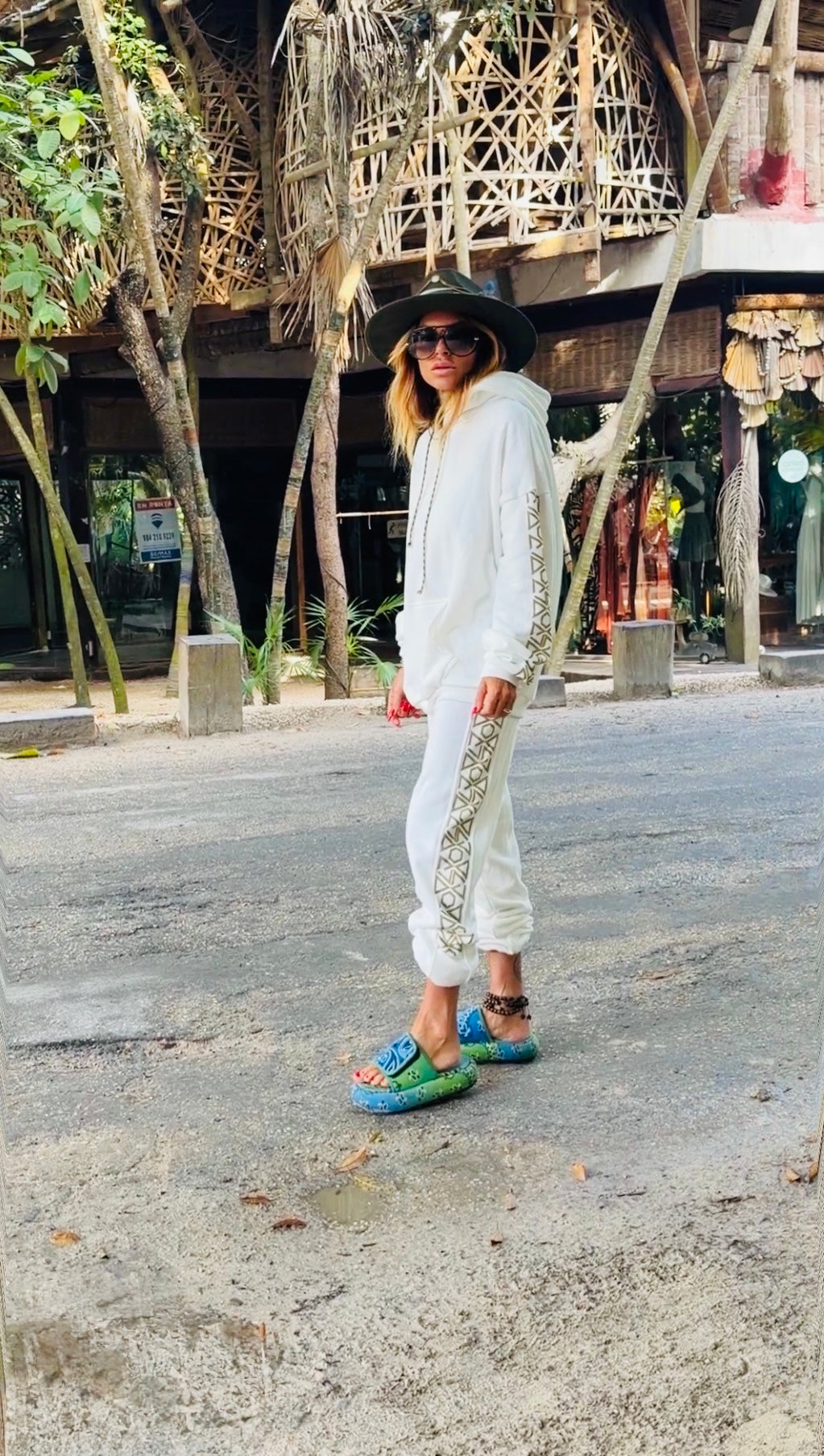 RAZIEL — MAYA AXIS SET
Blanc Sacré · Or Sable ·Set Raziel +ODLC Pant