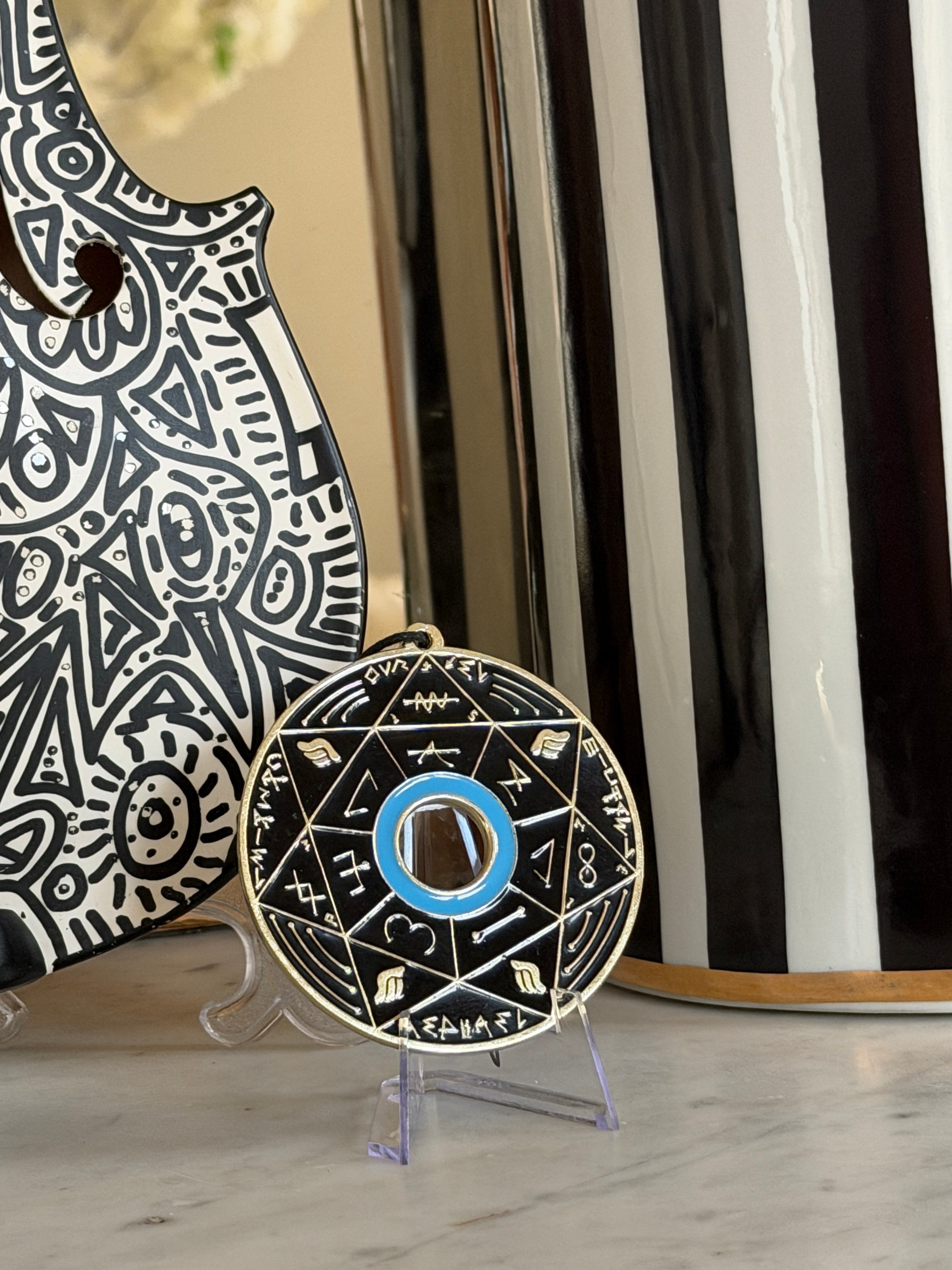 Chevalet Pentacle TRINITY Black & Gold - La Roue des 7 Sceaux - Édition signée de la main de LA CONNAISSANCE - Limited Edition