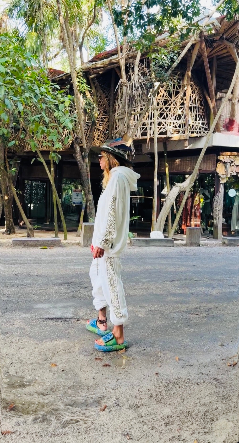 RAZIEL — MAYA AXIS SET
Blanc Sacré · Or Sable ·Set Raziel +ODLC Pant