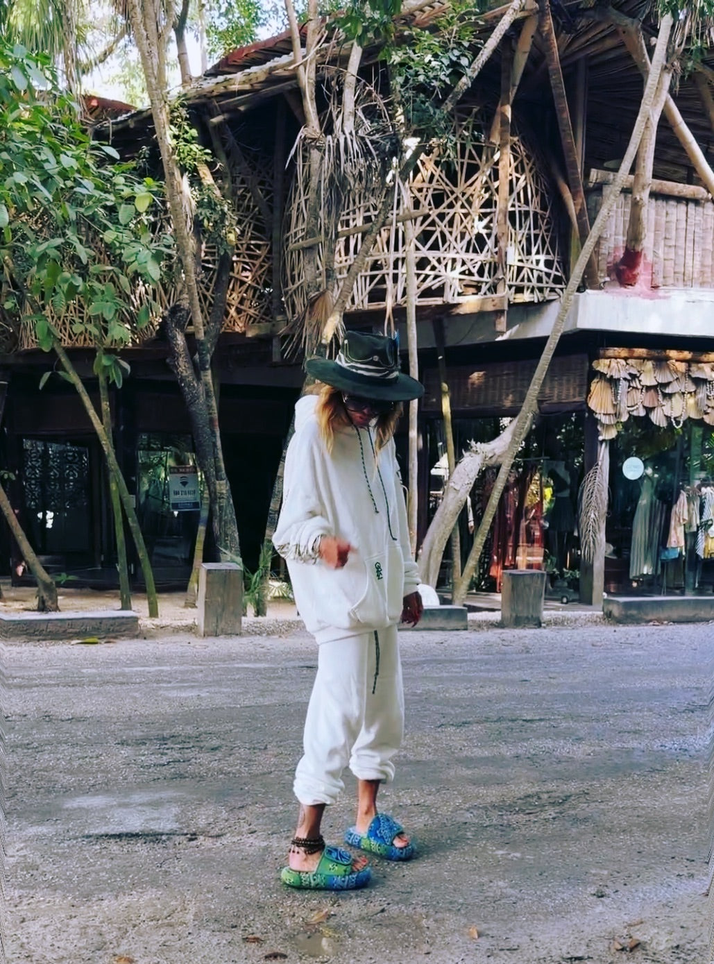 RAZIEL — MAYA AXIS SET
Blanc Sacré · Or Sable ·Set Raziel +ODLC Pant