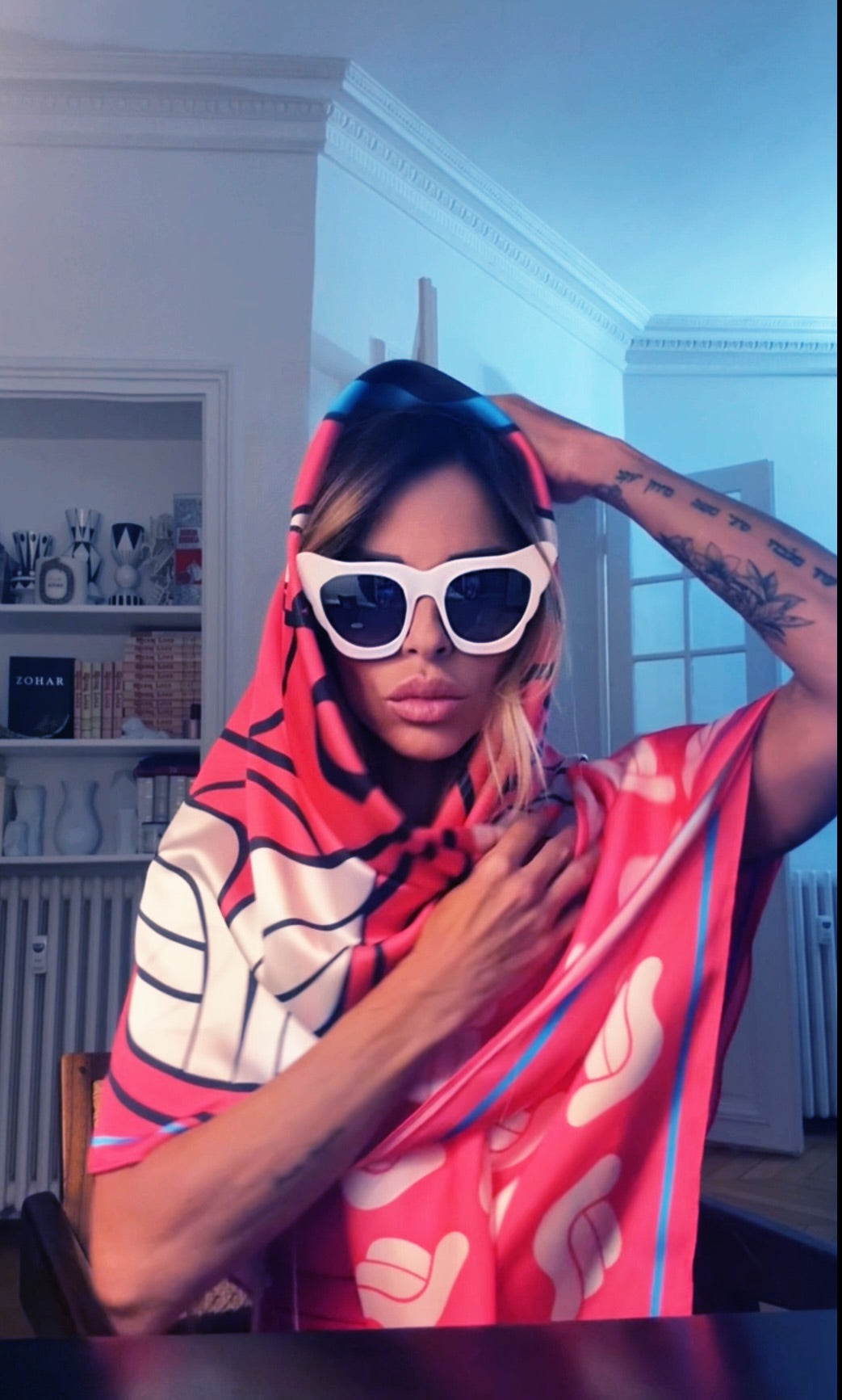 LA CONNAISSANCE Pink &amp; White - Mamy Dolly Prayer Schwal Limited Edition