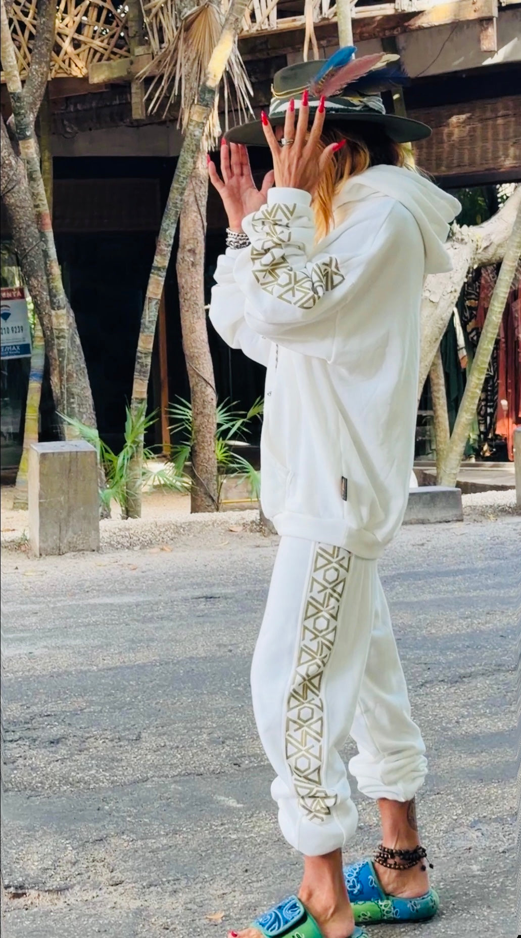 RAZIEL — MAYA AXIS SET

Blanc Sacré · Or Sable ·Set Raziel +ODLC Pant