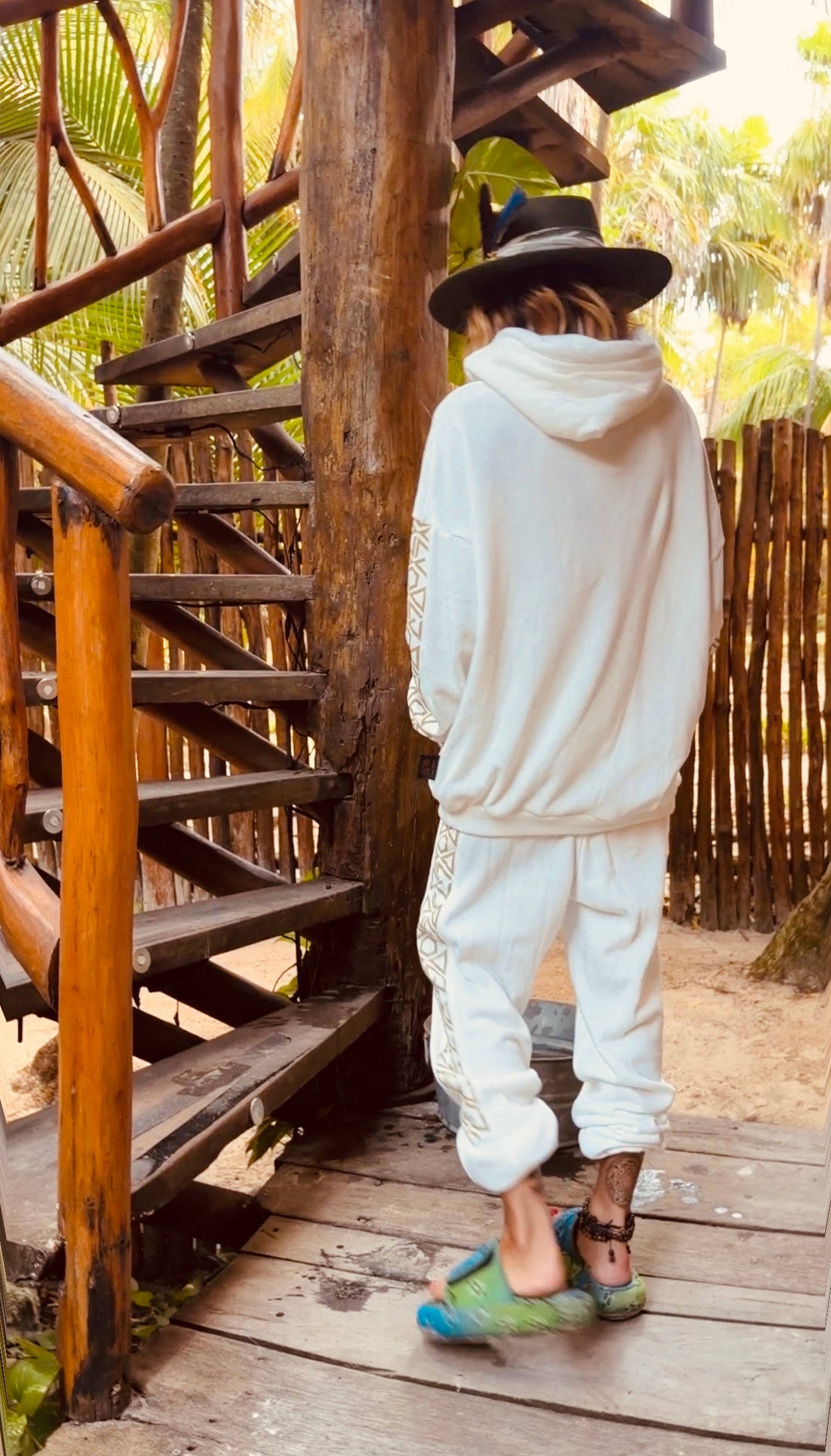 RAZIEL — MAYA AXIS SET

Blanc Sacré · Or Sable ·Set Raziel +ODLC Pant