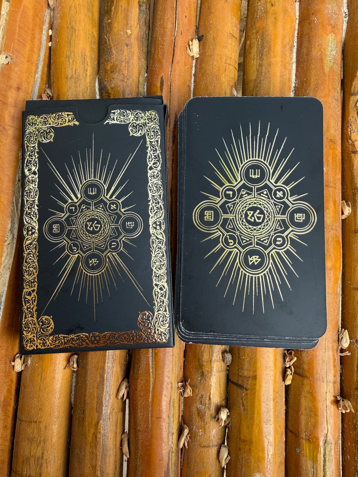 THE KNOWING ONE TAROT
AXIS XXIII