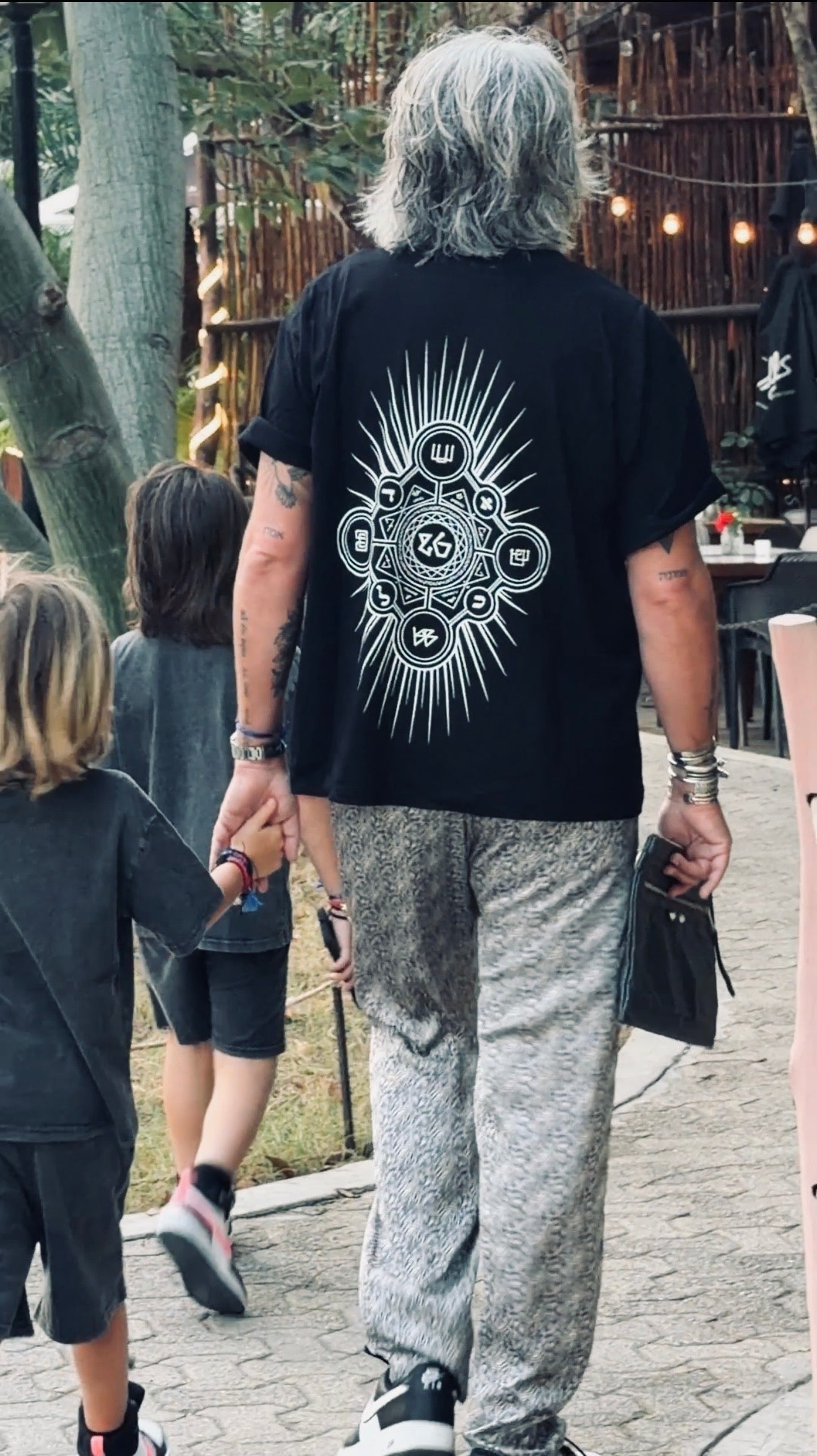 BACK OF KNOWING-BLACK EDITION