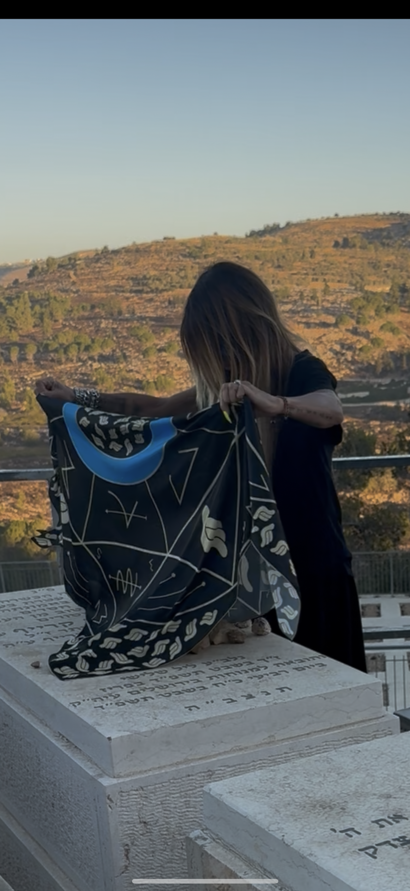 TRINITY Black &amp; Gold - Mamy Dolly Prayer Schawl Limited Edition