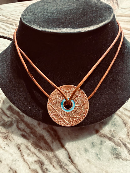 TSAMID TRINITY — BRONZE EDITION**

Collier Bronze — Édition Limitée