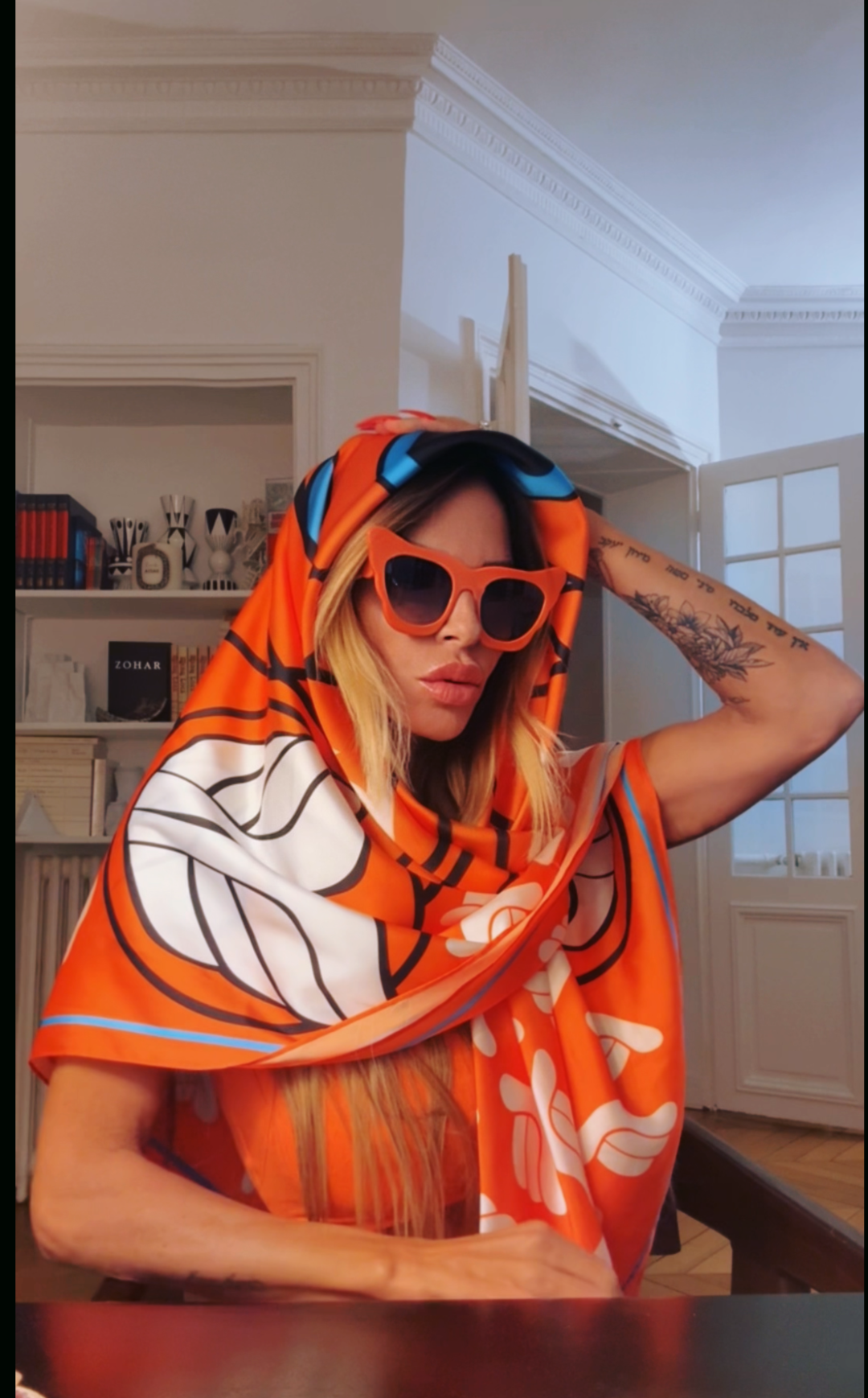 LA CONNAISSANCE Orange &amp; White - Mamy Dolly Prayer Schwal Limited Edition