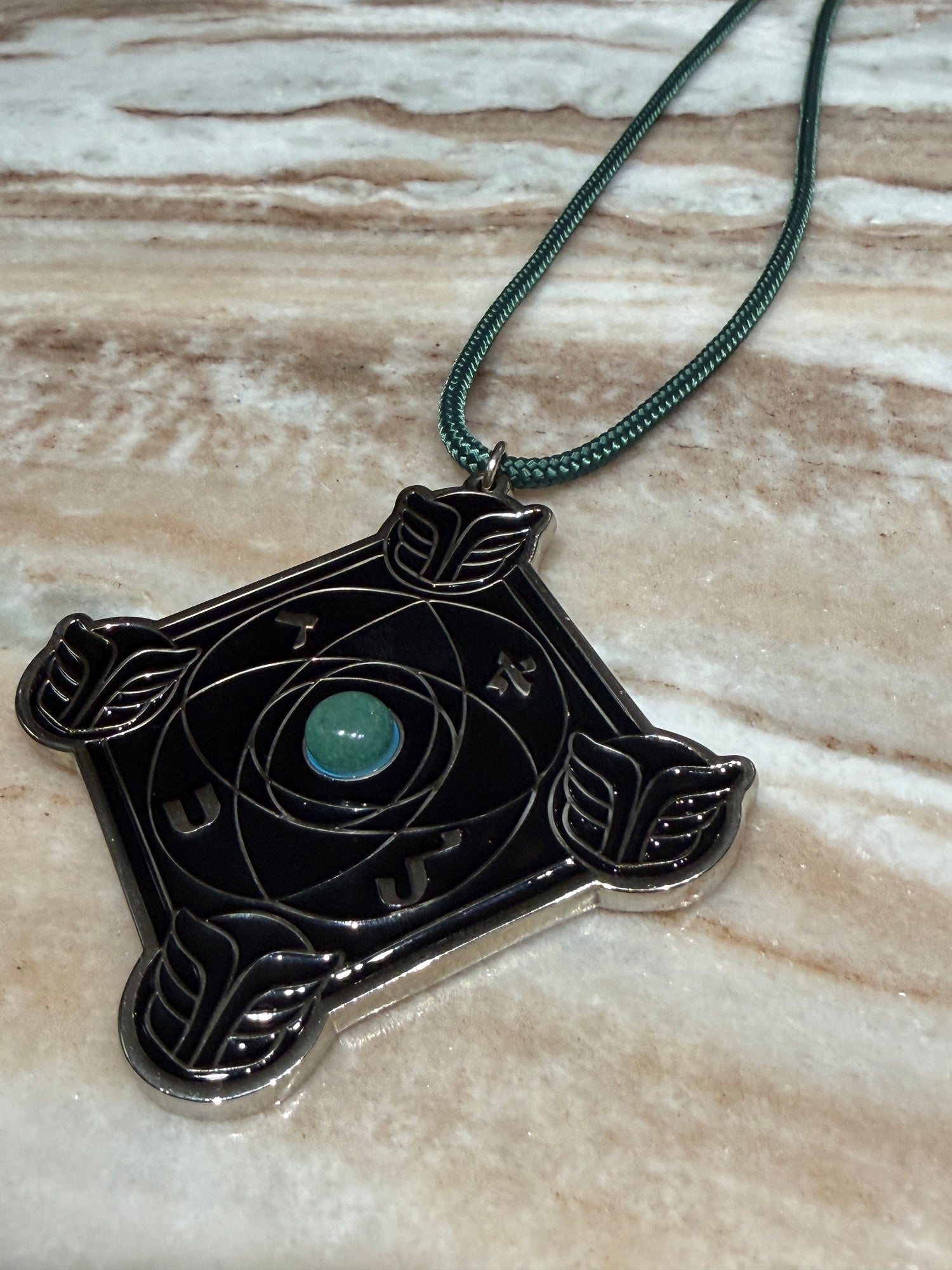 Pendentif Talisman kabbalistique Mystique  🜃 "NOX KETER" SIGLIUM Black &amp; Silver  - Aventurine  Green — La Pierre de Puissance Validée-Limited Edition