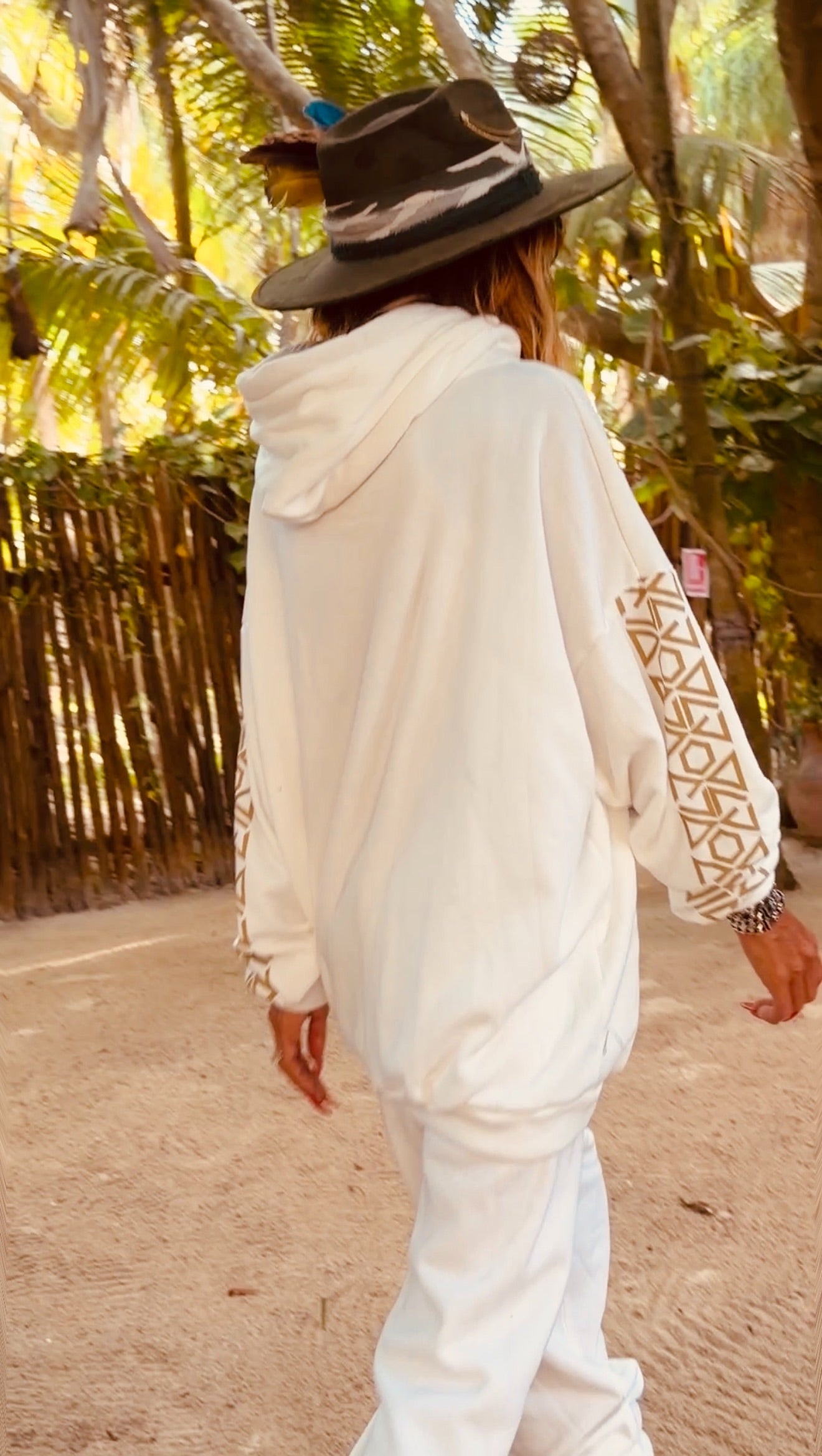 RAZIEL — MAYA AXIS SET

Blanc Sacré · Or Sable ·Set Raziel +ODLC Pant