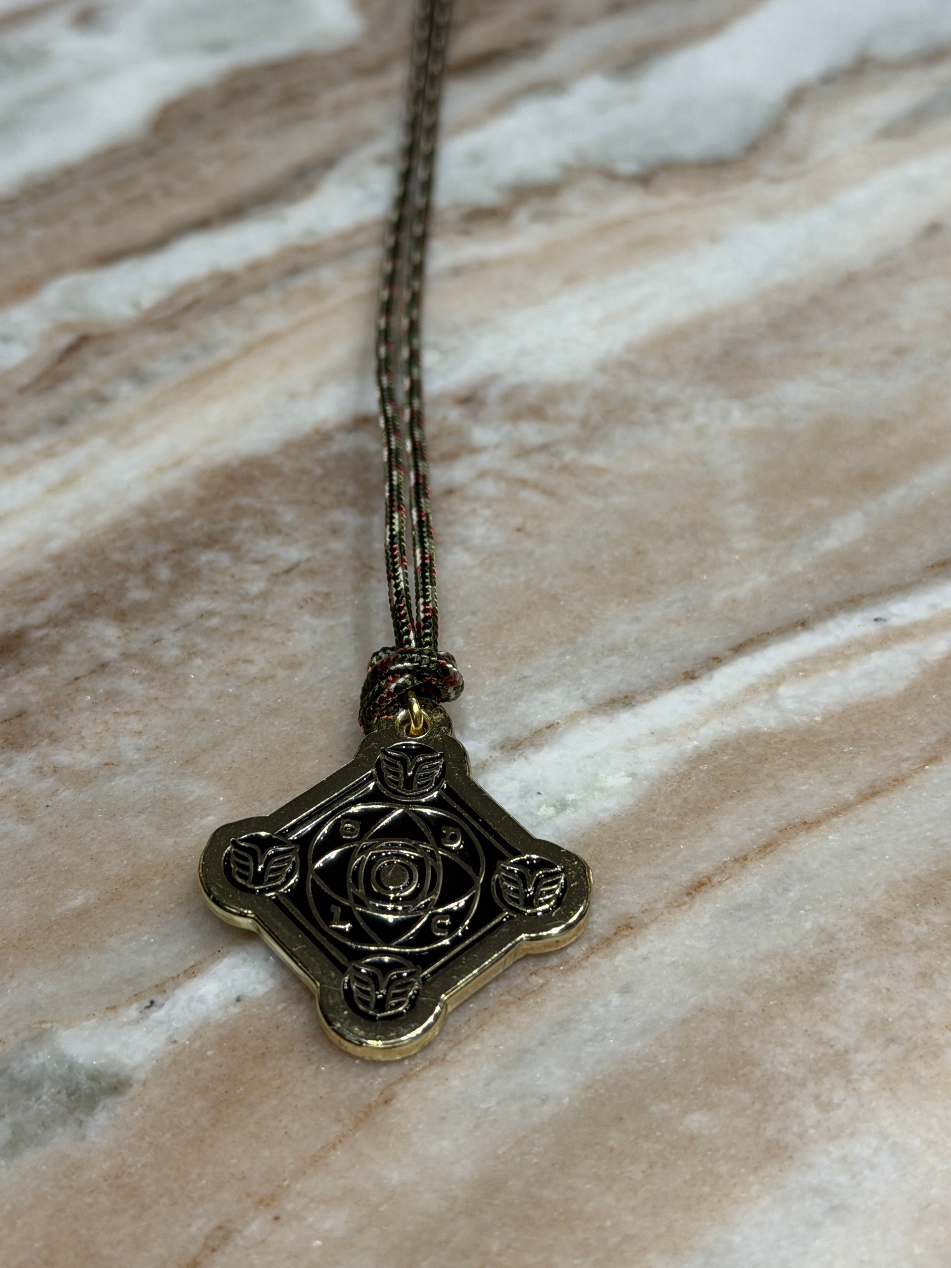 Pendentif Talisman Kabbalistique KOUMAZ Black &amp; Gold - Limited Edition