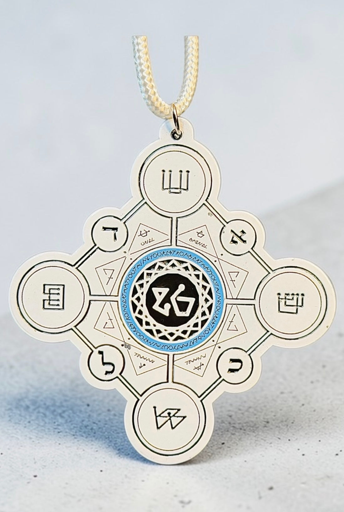 XXIII — THE KNOWING ONE
EIN SOF LAVAN — ABSOLUTE WHITE — THE KNOWING ONE
Celle qui sait.