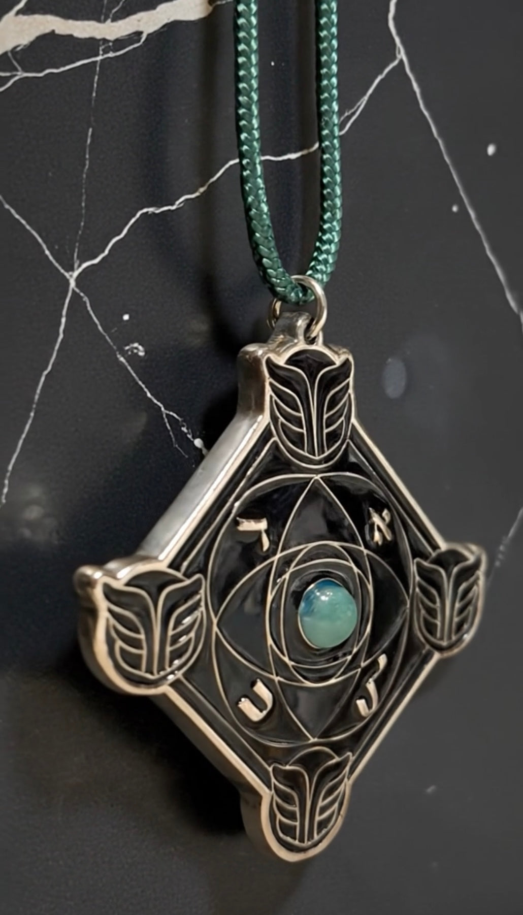 Pendentif Talisman kabbalistique Mystique  🜃 "NOX KETER" SIGLIUM Black &amp; Silver  - Aventurine  Green — La Pierre de Puissance Validée-Limited Edition