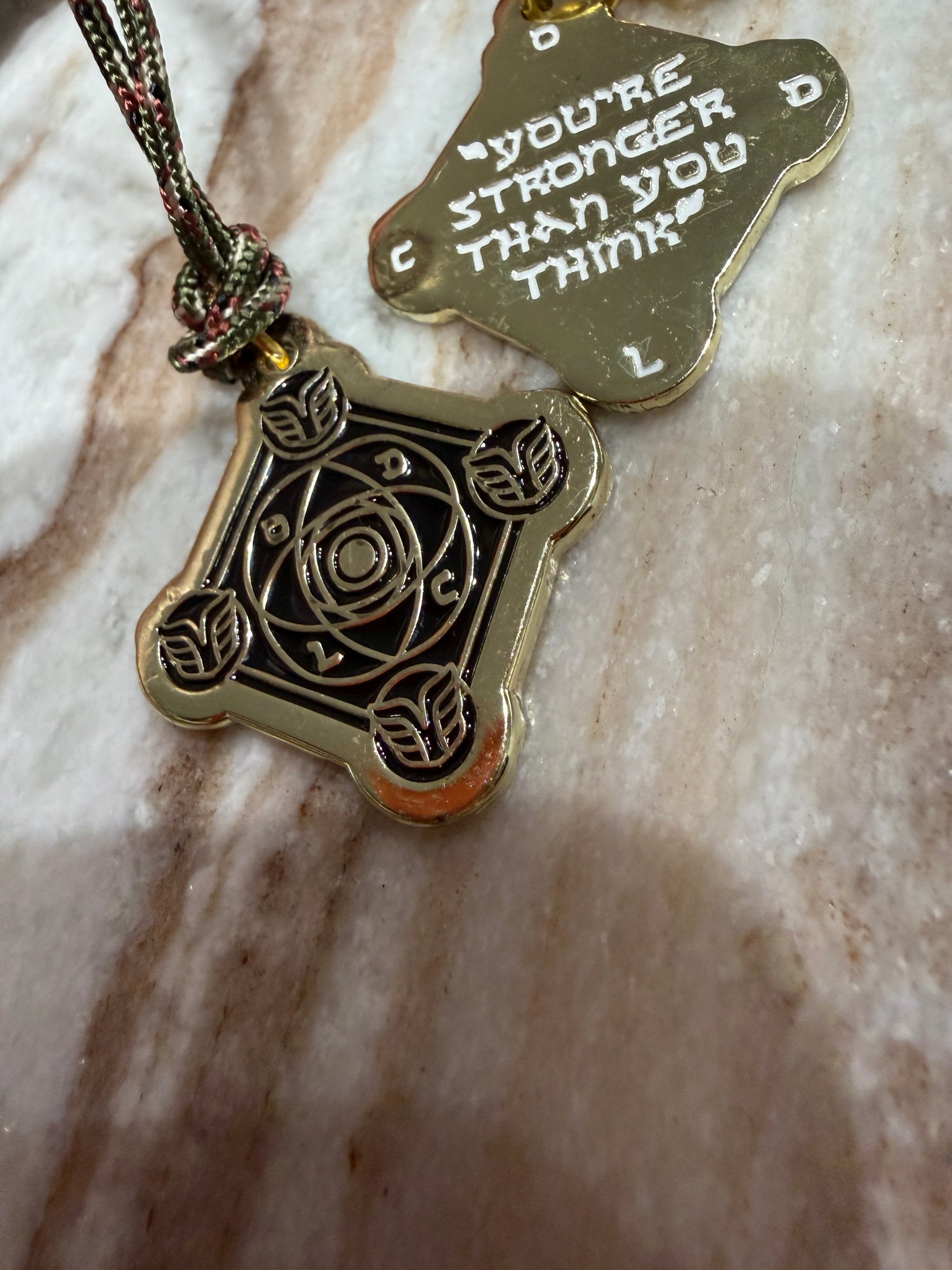 Pendentif Talisman Kabbalistique KOUMAZ Black &amp; Gold - Limited Edition