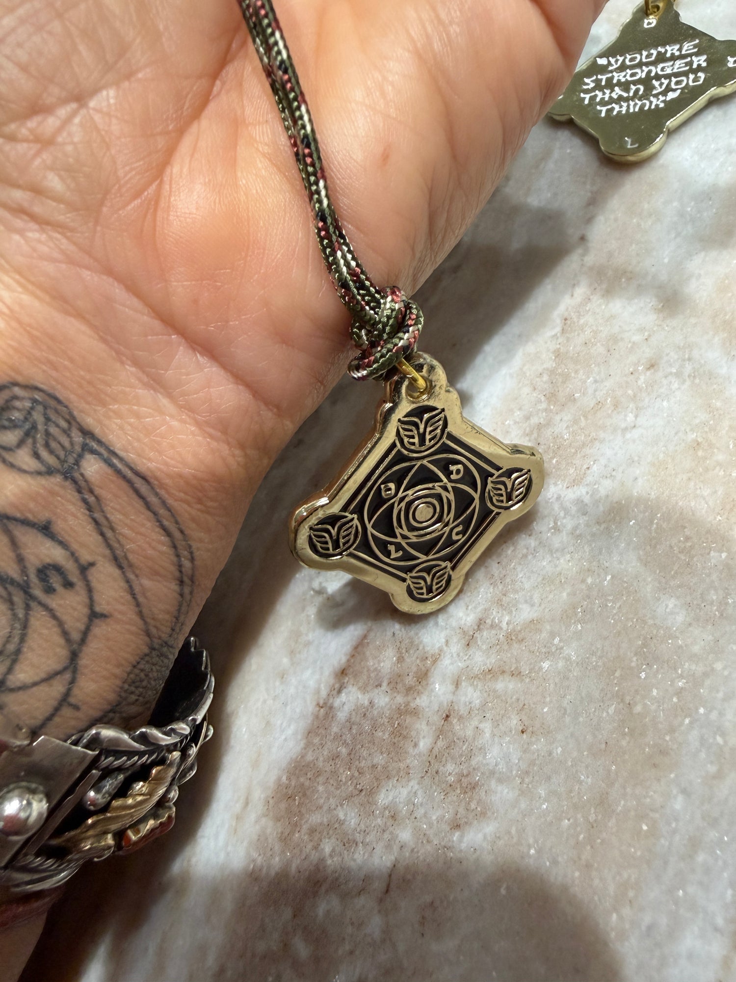 Pendentif Talisman Kabbalistique KOUMAZ Black &amp; Gold - Limited Edition