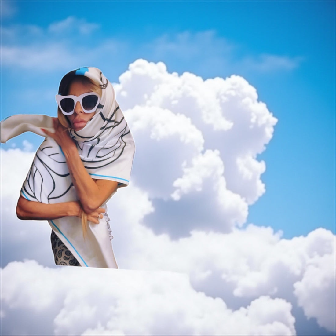 LA CONNAISSANCE White &amp; Black - Mamy Dolly Prayer Schwal Limited Edition