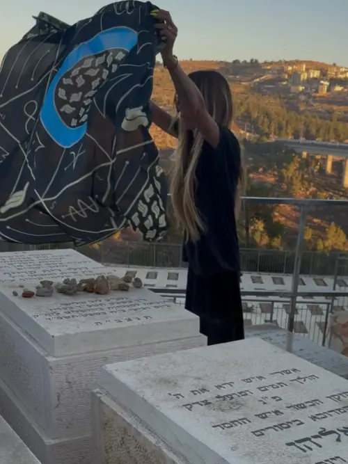 Mamy Dolly Prayer Schawl TRINITY Noir & Or - Limited Edition