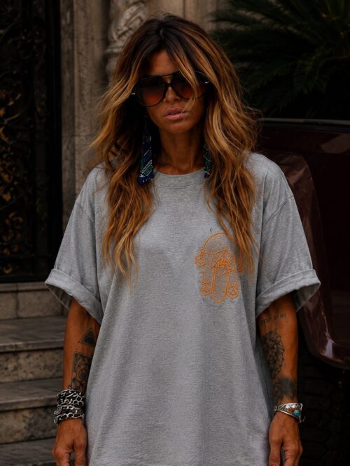 THE HAND  TEE — TERRACOTTA / GREY EDITION
ÉDITION LIMITÉE —Main DE LA CONNAISSANCE