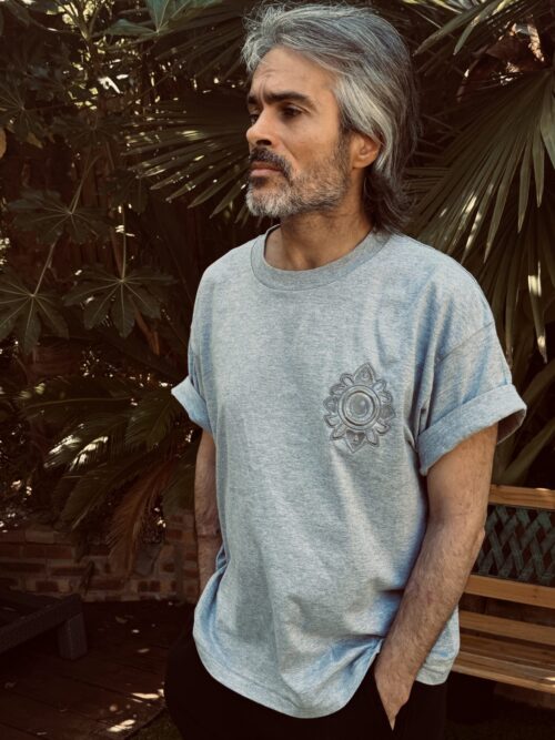 THE BAJINO TEE - Gris Chiné-
ÉDITION LIMITÉE — ŒIL DE LA CONNAISSANCE