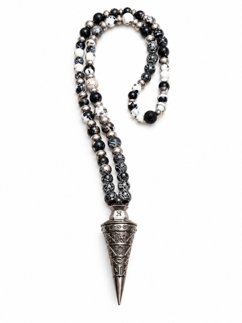 THE ANSWER

FLÈCHE DE LA VÉRITÉ — PENDULUM SUPRÊME ABSOLUE

BLACK AGED EDITION

Édition Ultra Limitée • Black Aged • 200 g • 10 cm • Alliage massif plomb & zinc • Agate Panda Facettée semi précieuses
