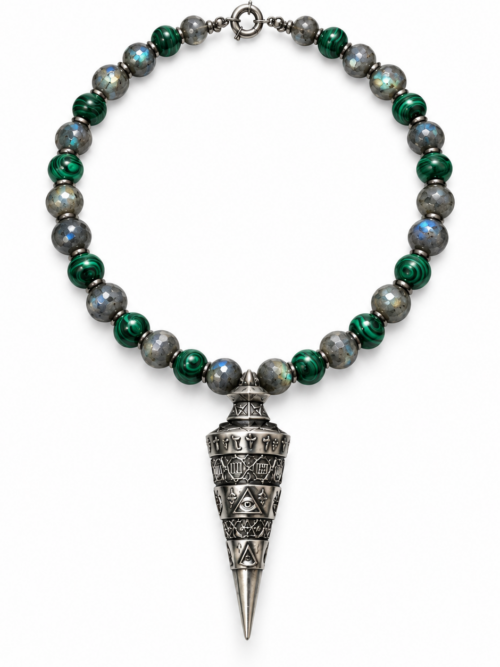 THE EYE OF TRUTH — EMERALD ORACLE
L’ŒIL DE LA VÉRITÉ — L’ORACLE D’ÉMERAUDE
SILVER EDITION • LABRADORITE • MALACHITE PENDULUM MYSTIQUE ET KABBALISTIQUE